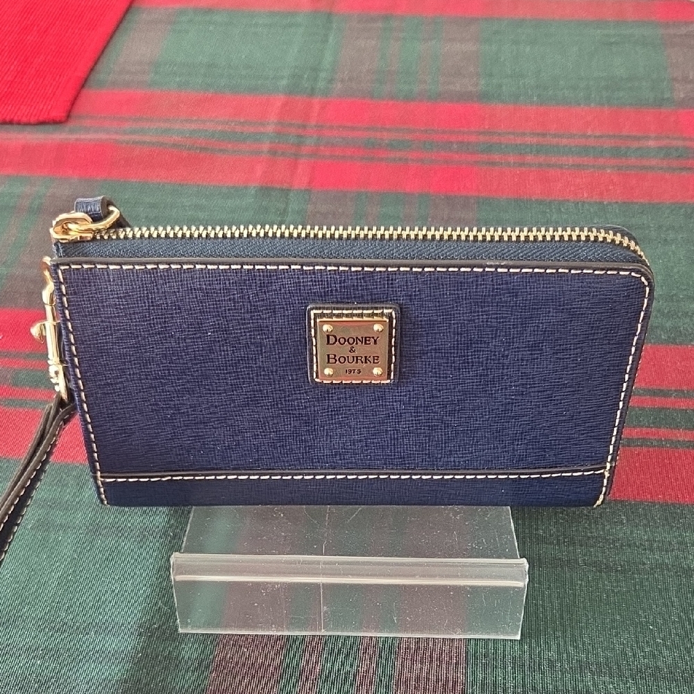 Dooney & Bourke Navy Wristlet NWOT